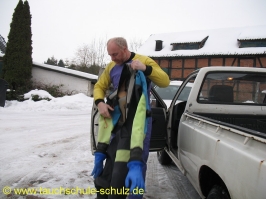 Unterstützung der Feuerwehr Wrestedt durch dieTauchschule Schulz. Vielen dank an Holger (dem Opfer) !