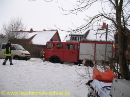 Unterstützung der Feuerwehr Wrestedt durch dieTauchschule Schulz. Vielen dank an Holger (dem Opfer) !