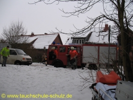 Unterstützung der Feuerwehr Wrestedt durch dieTauchschule Schulz. Vielen dank an Holger (dem Opfer) !