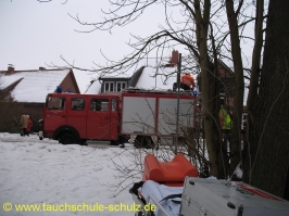 Unterstützung der Feuerwehr Wrestedt durch dieTauchschule Schulz. Vielen dank an Holger (dem Opfer) !
