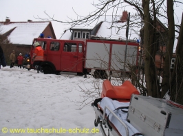 Unterstützung der Feuerwehr Wrestedt durch dieTauchschule Schulz. Vielen dank an Holger (dem Opfer) !