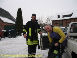 Unterstützung der Feuerwehr Wrestedt durch dieTauchschule Schulz. Vielen dank an Holger (dem Opfer) !