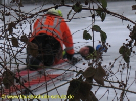 Unterstützung der Feuerwehr Wrestedt durch dieTauchschule Schulz. Vielen dank an Holger (dem Opfer) !