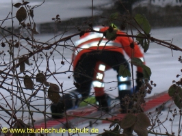 Unterstützung der Feuerwehr Wrestedt durch dieTauchschule Schulz. Vielen dank an Holger (dem Opfer) !