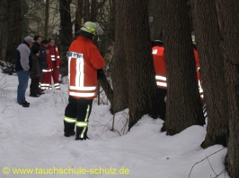 Unterstützung der Feuerwehr Wrestedt durch dieTauchschule Schulz. Vielen dank an Holger (dem Opfer) !