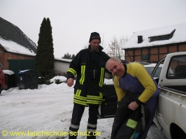 Unterstützung der Feuerwehr Wrestedt durch dieTauchschule Schulz. Vielen dank an Holger (dem Opfer) !