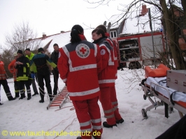 Unterstützung der Feuerwehr Wrestedt durch dieTauchschule Schulz. Vielen dank an Holger (dem Opfer) !
