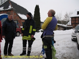 Unterstützung der Feuerwehr Wrestedt durch dieTauchschule Schulz. Vielen dank an Holger (dem Opfer) !