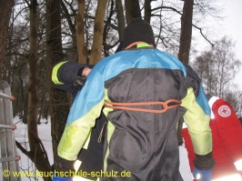 Unterstützung der Feuerwehr Wrestedt durch dieTauchschule Schulz. Vielen dank an Holger (dem Opfer) !