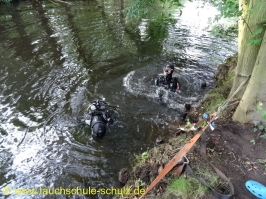 Wartungsarbeiten am Bootssteg von Andi und Ute vielen Dank an Christian, Holger und Thomas H.